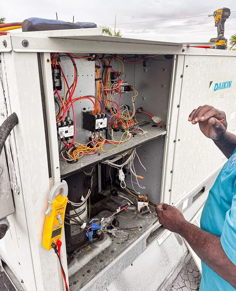 World Air HVAC technician servicing commercial Daikin rooftop HVAC unit
